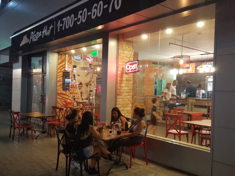 פיצה האט סניף ראשון לציון מערב מקומות ישיבה